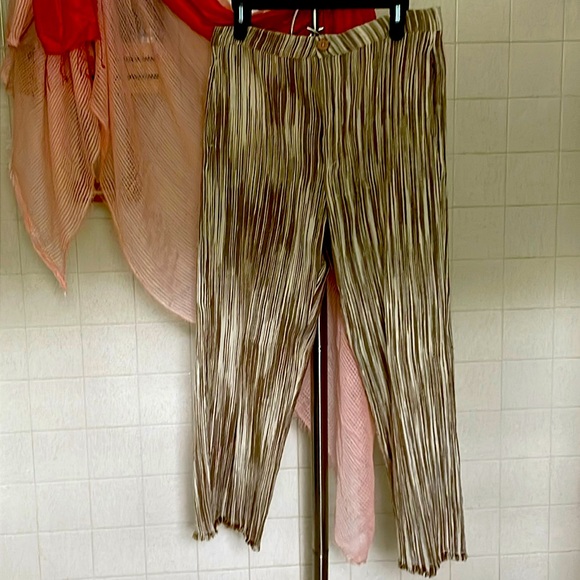 Free People 100% cotton straight leg self fringe hem pants. - Picture 1 of 10